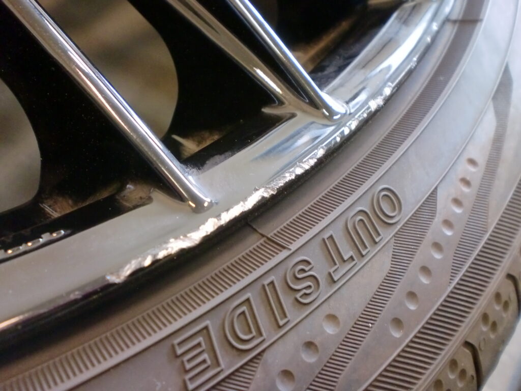 府中市　ブラック塗装ホイール傷修理