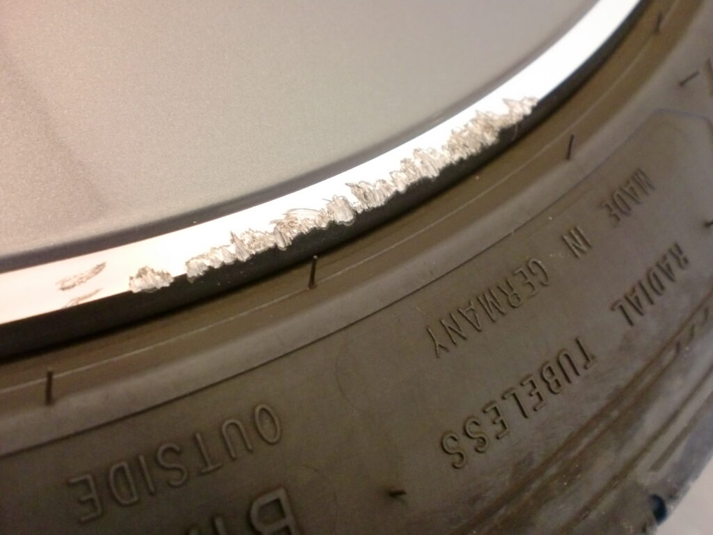 上野原市　ポリッシュホイール傷修理