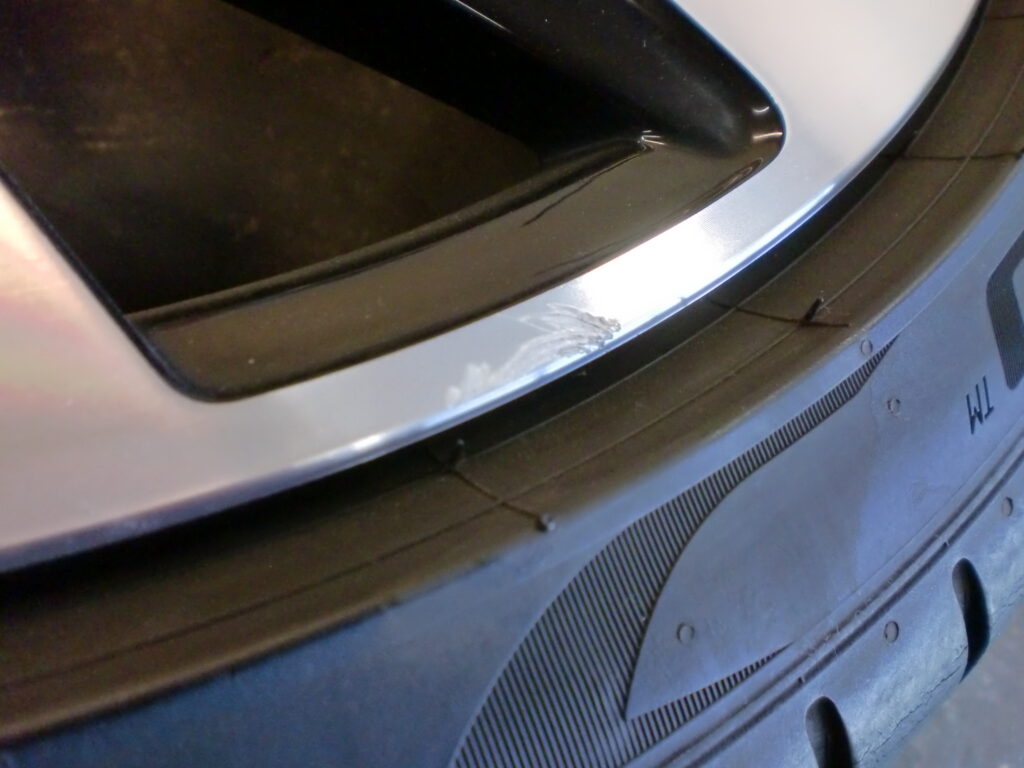 所沢市　ポリッシュホイール傷修理