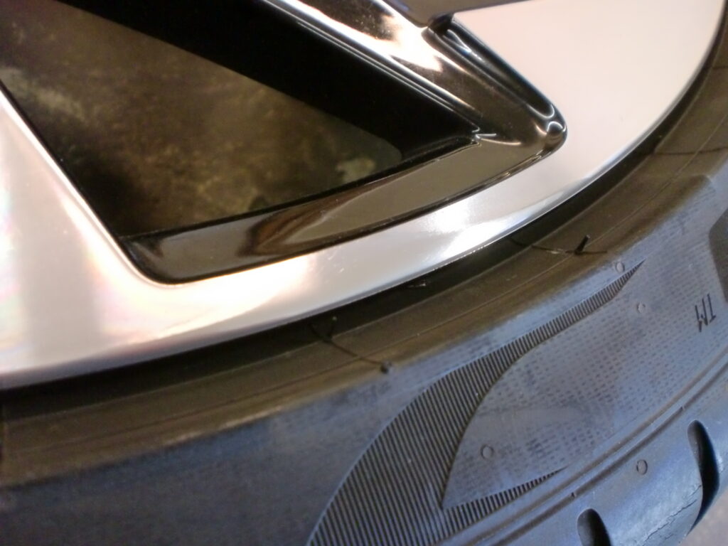 所沢市　ポリッシュホイール傷修理