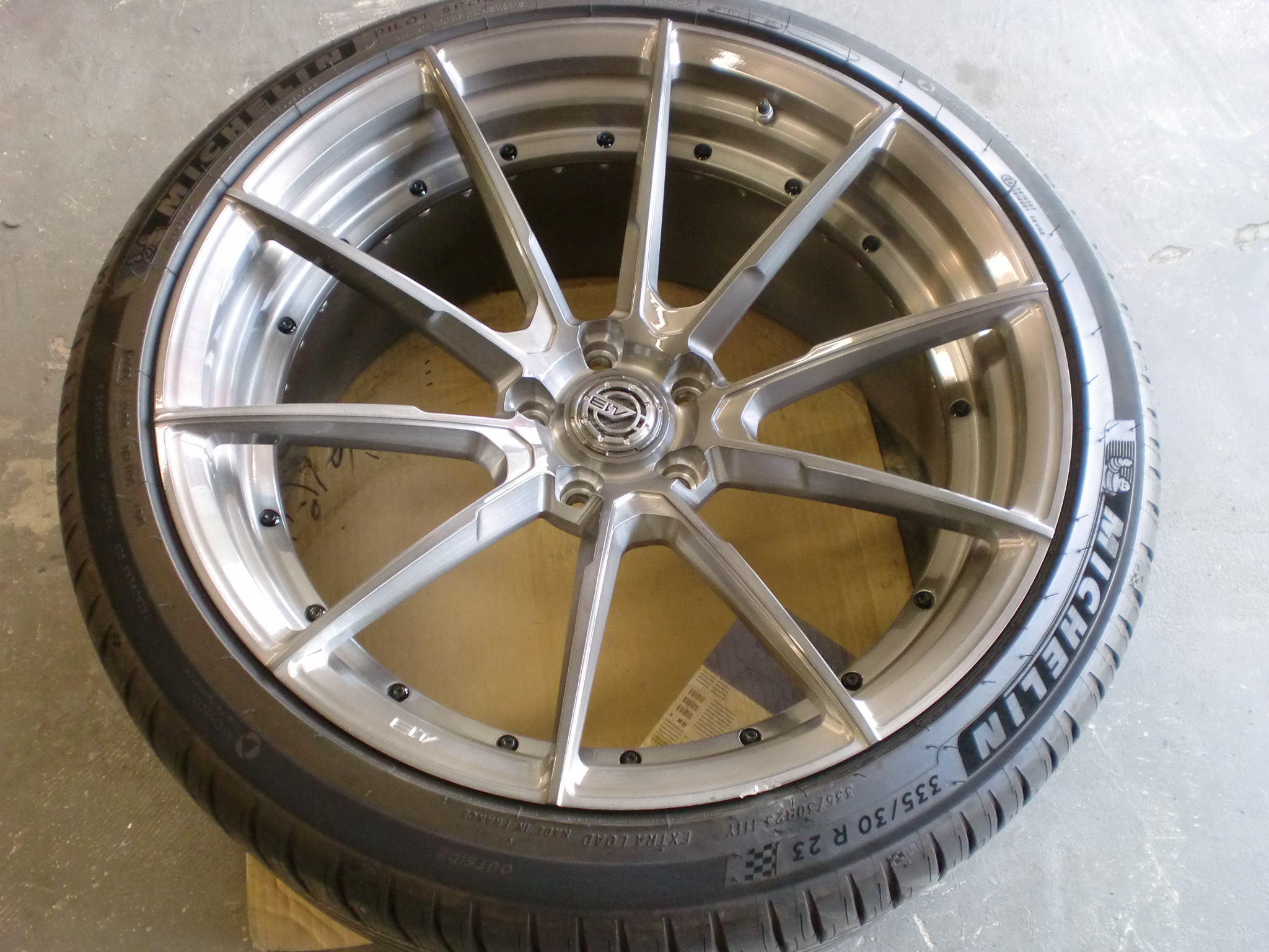 あきる野市　シルバーホイール傷修理