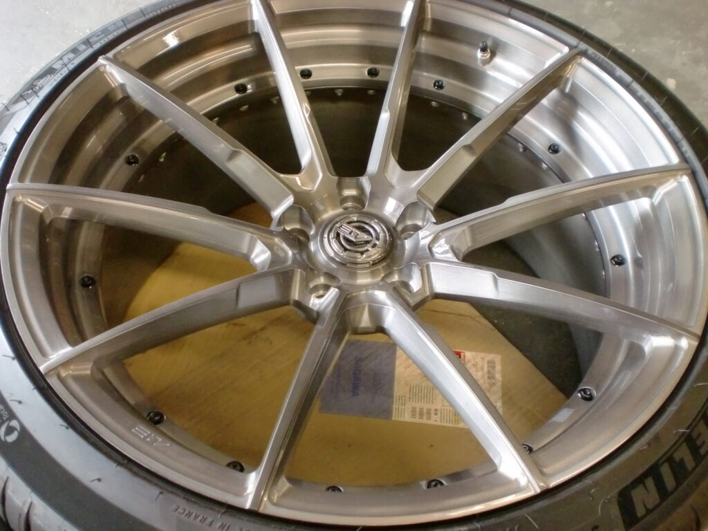 あきる野市　シルバーホイール傷修理