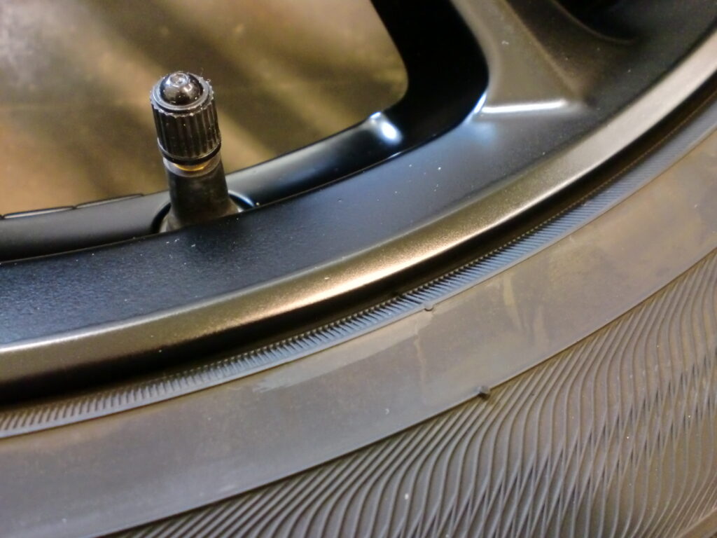 昭島市　マットブラックホイール傷修理