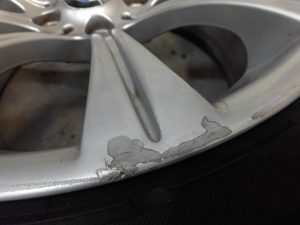 福生市　BMWハイパーシルバーホイール傷修理