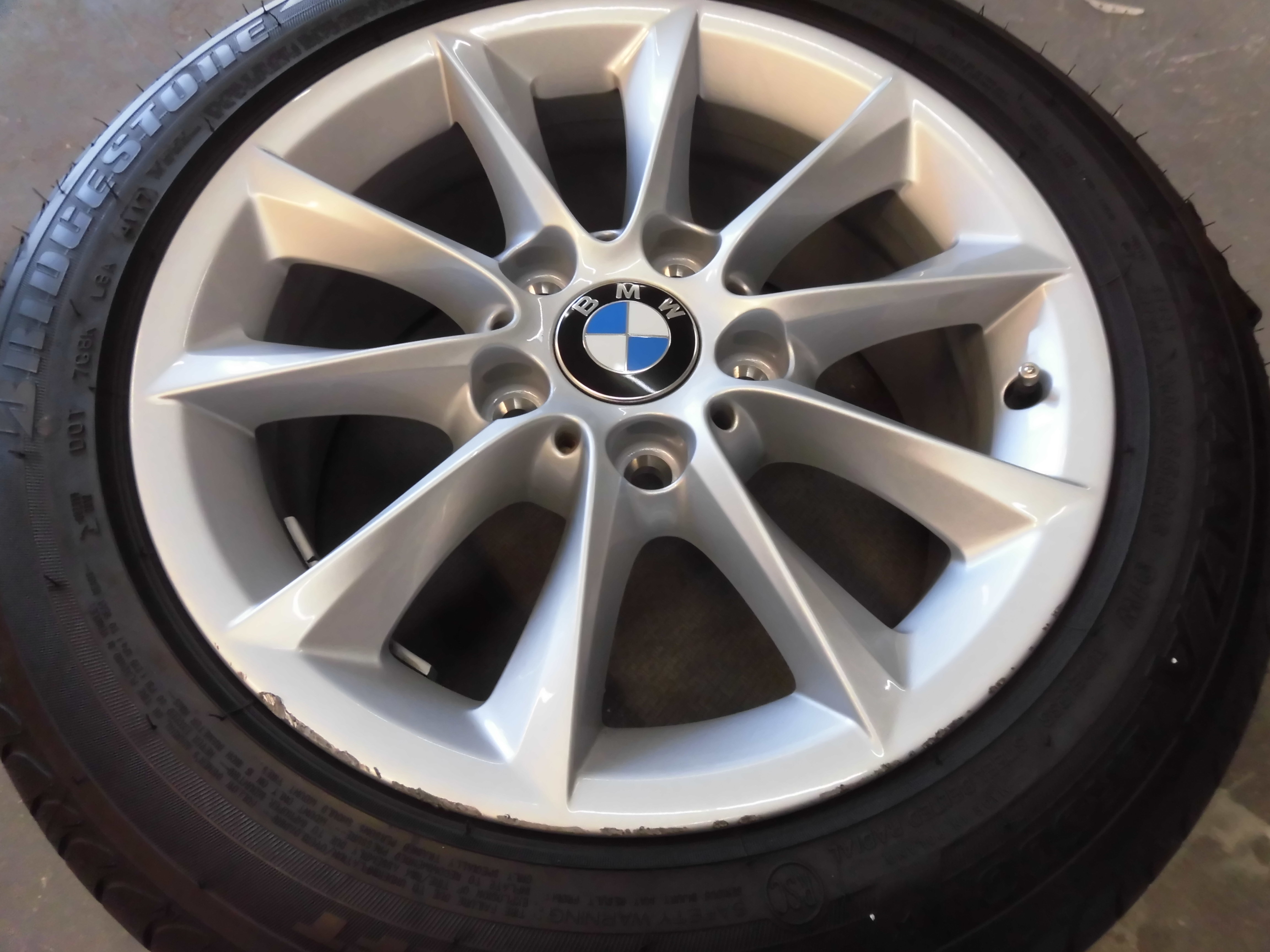 羽村市　BMWシルバー塗装ホイール傷修理