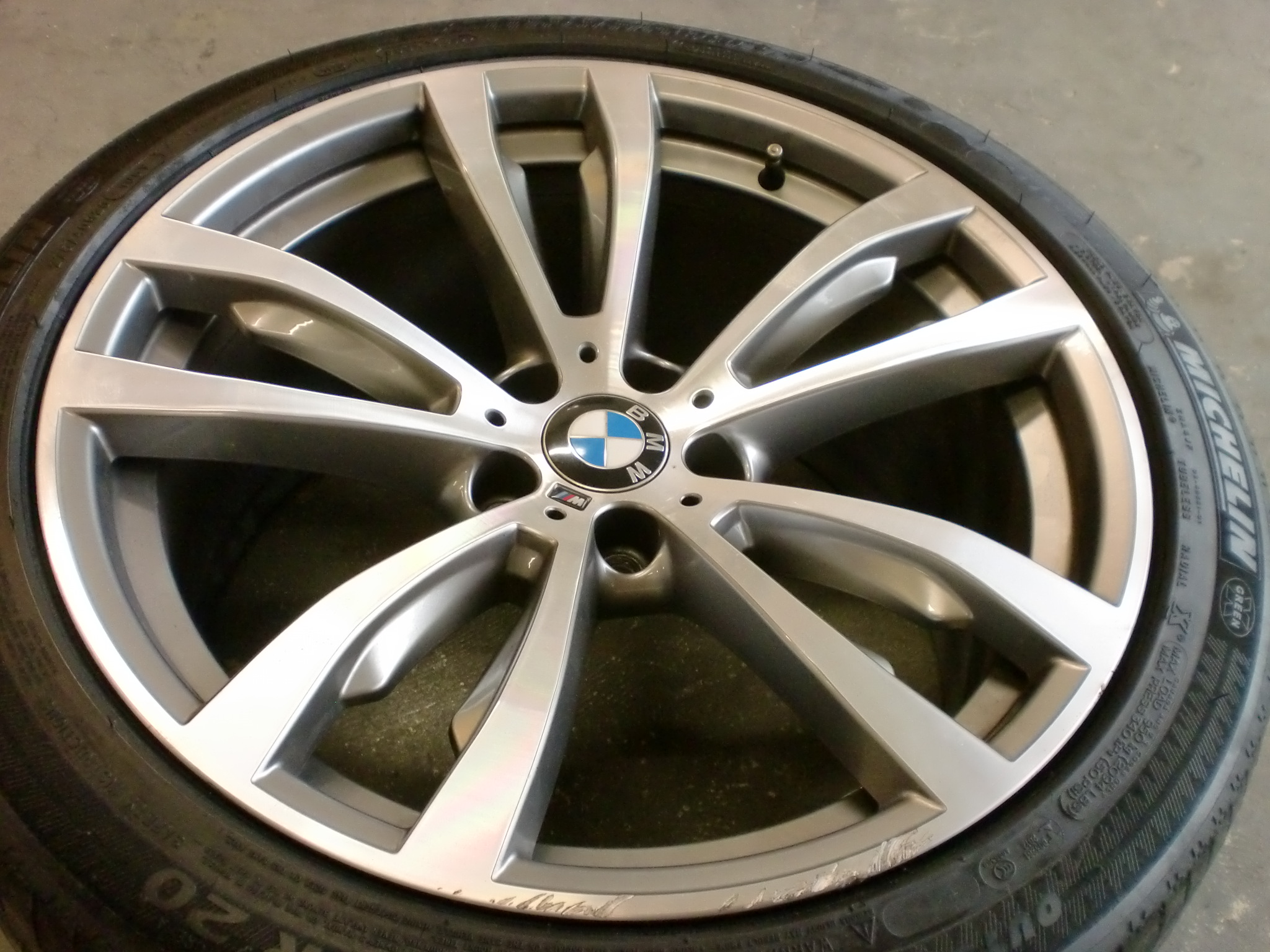 青梅市　BMWポリッシュホイール傷修理