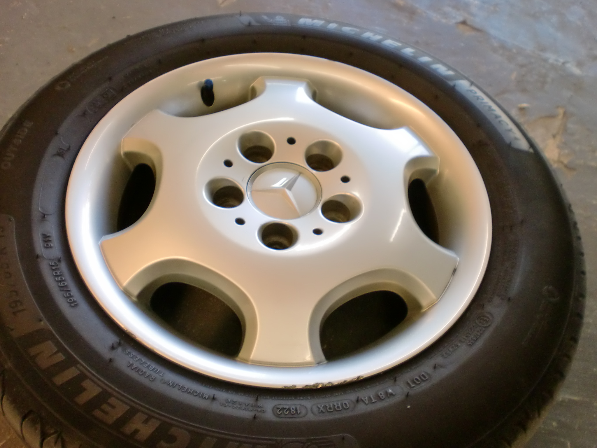 所沢市　シルバー塗装ホイール傷修理