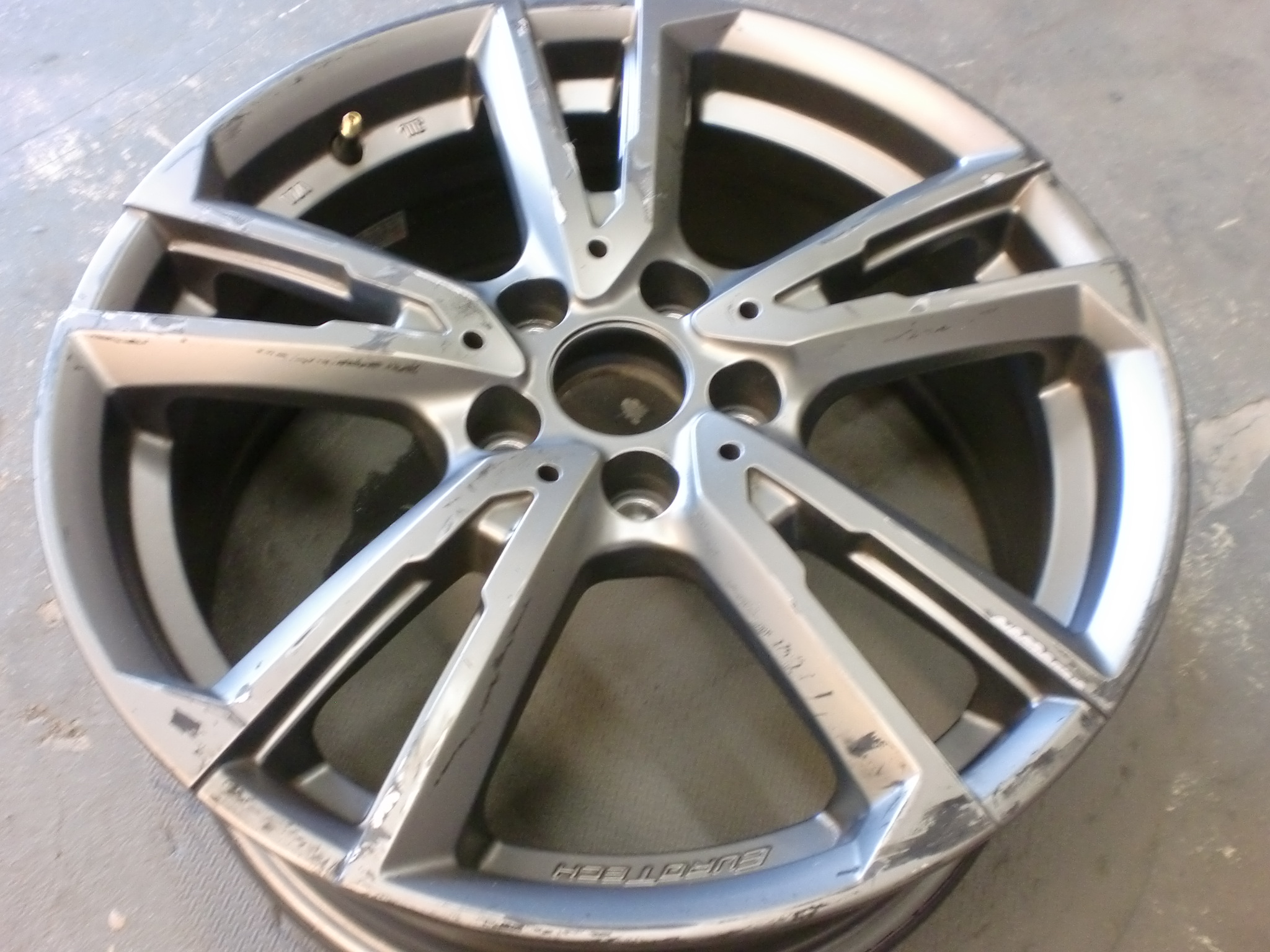 八王子市　マットガンメタホイール傷修理